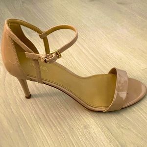Michael Kors nude low-heel